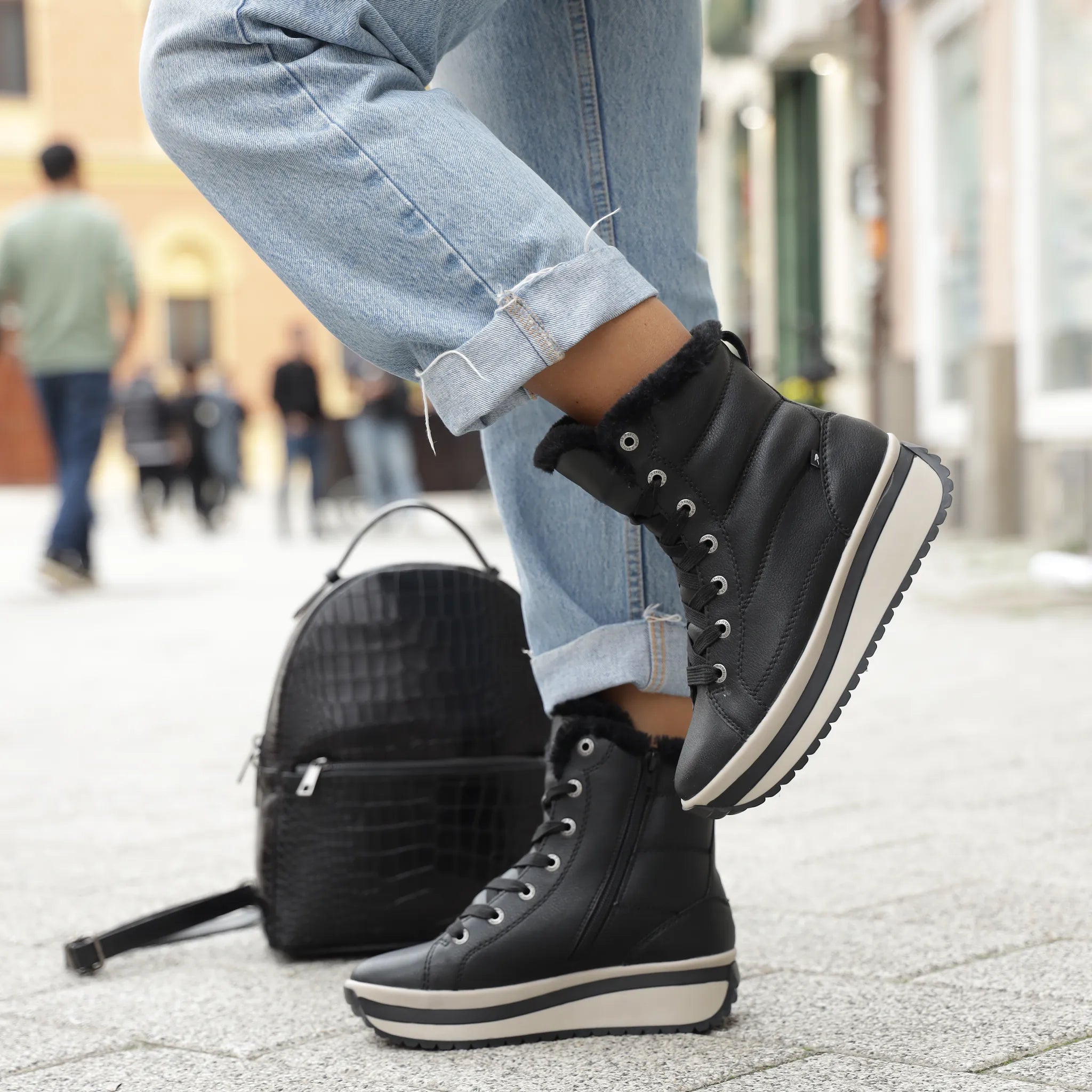 Rieker 0962 crna on foot
