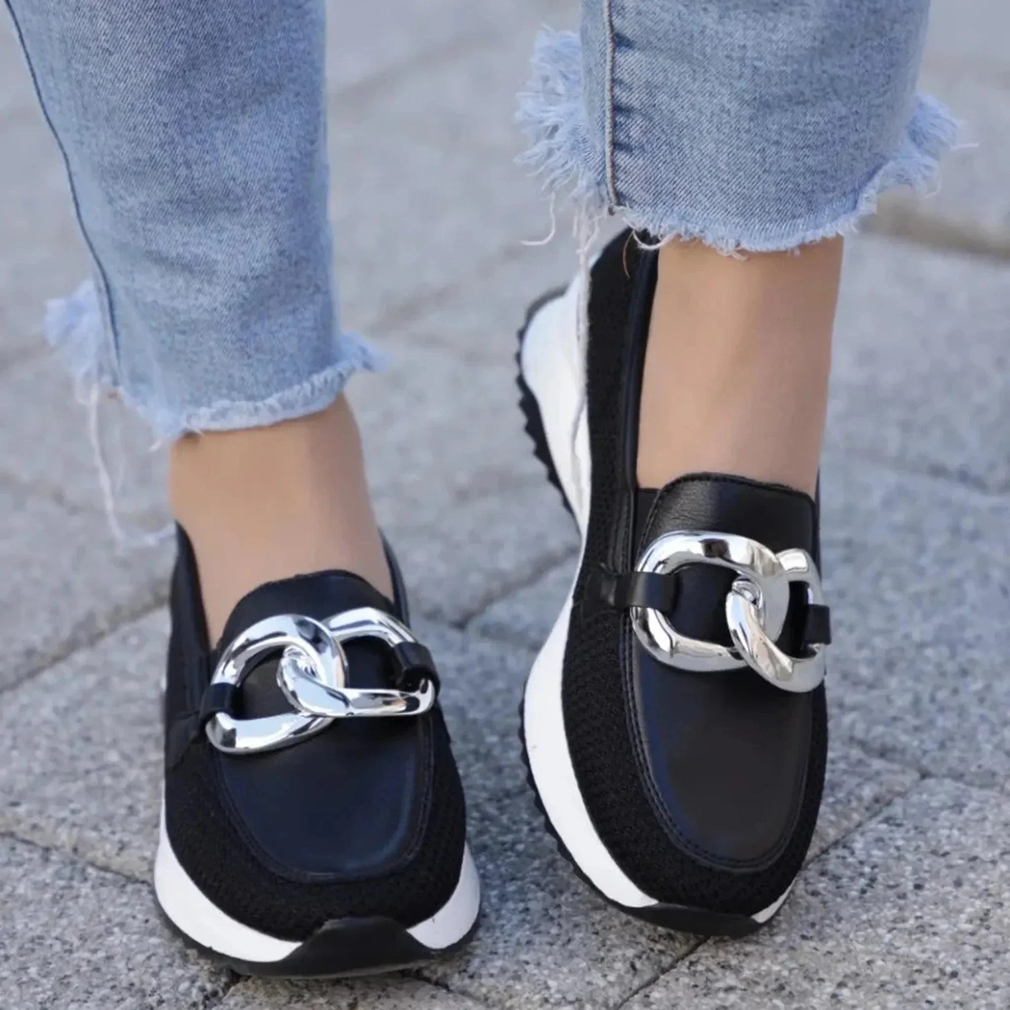 Rieker 1303 crna on foot
