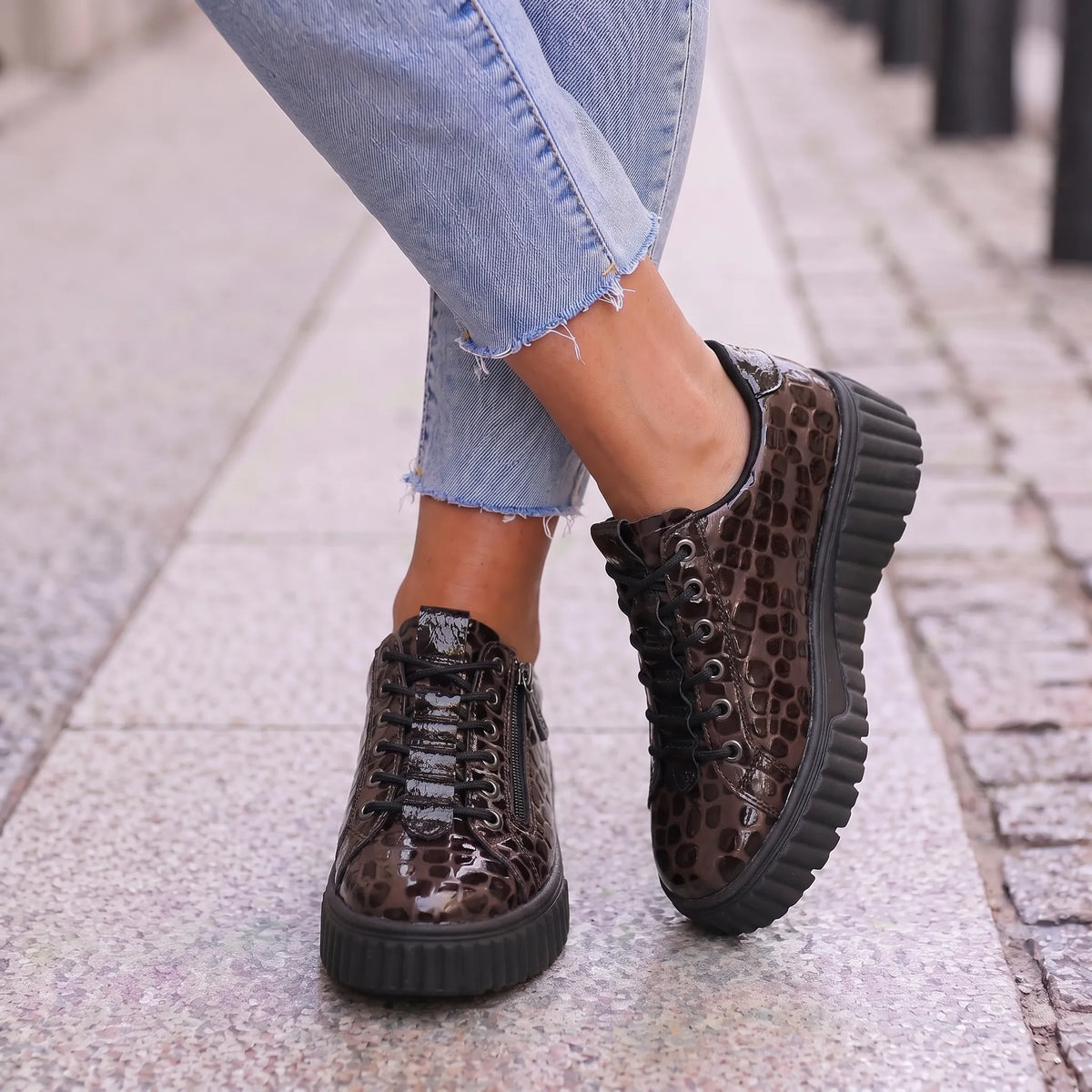Rieker 2555 braon on foot 02