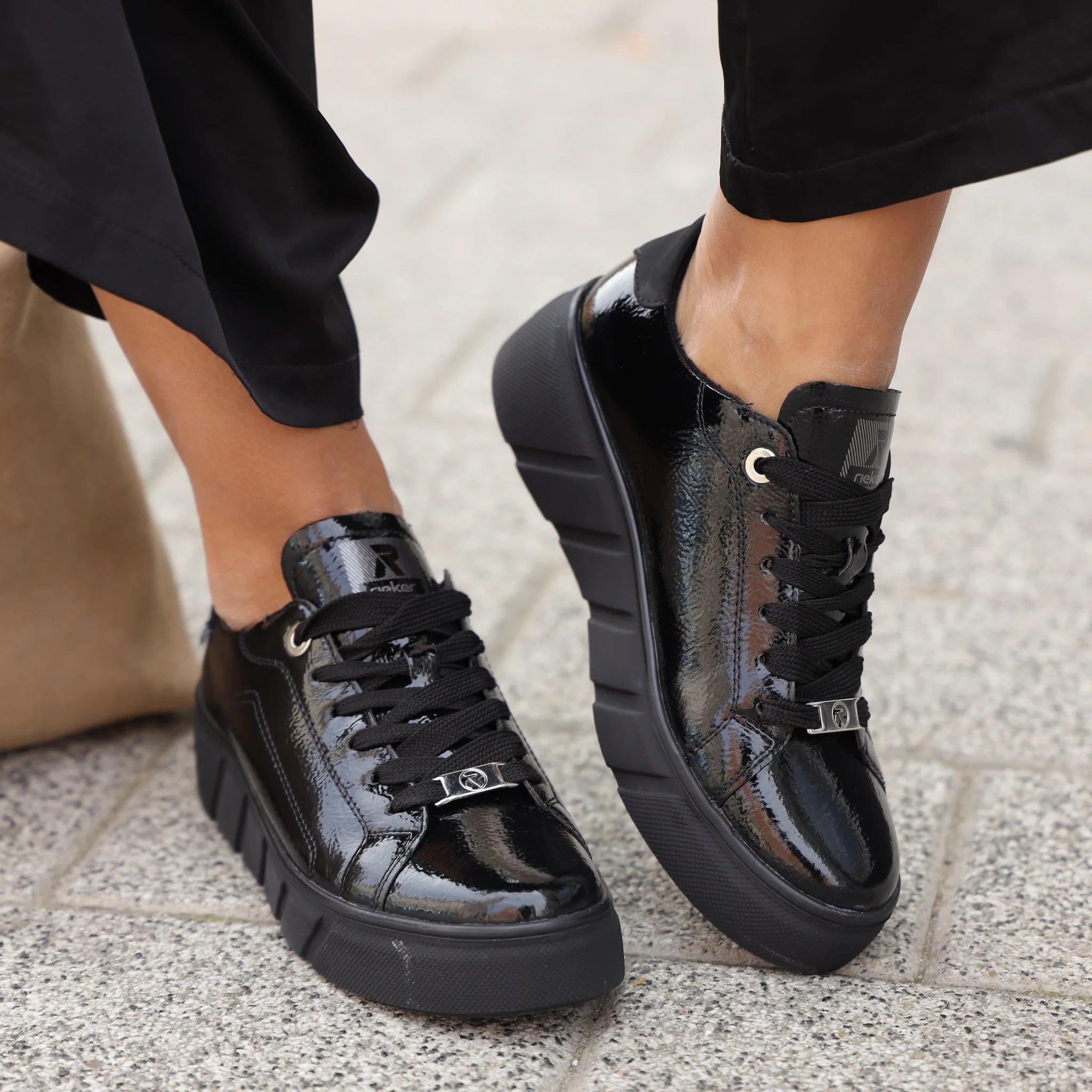 Rieker 2601 crni lak on foot