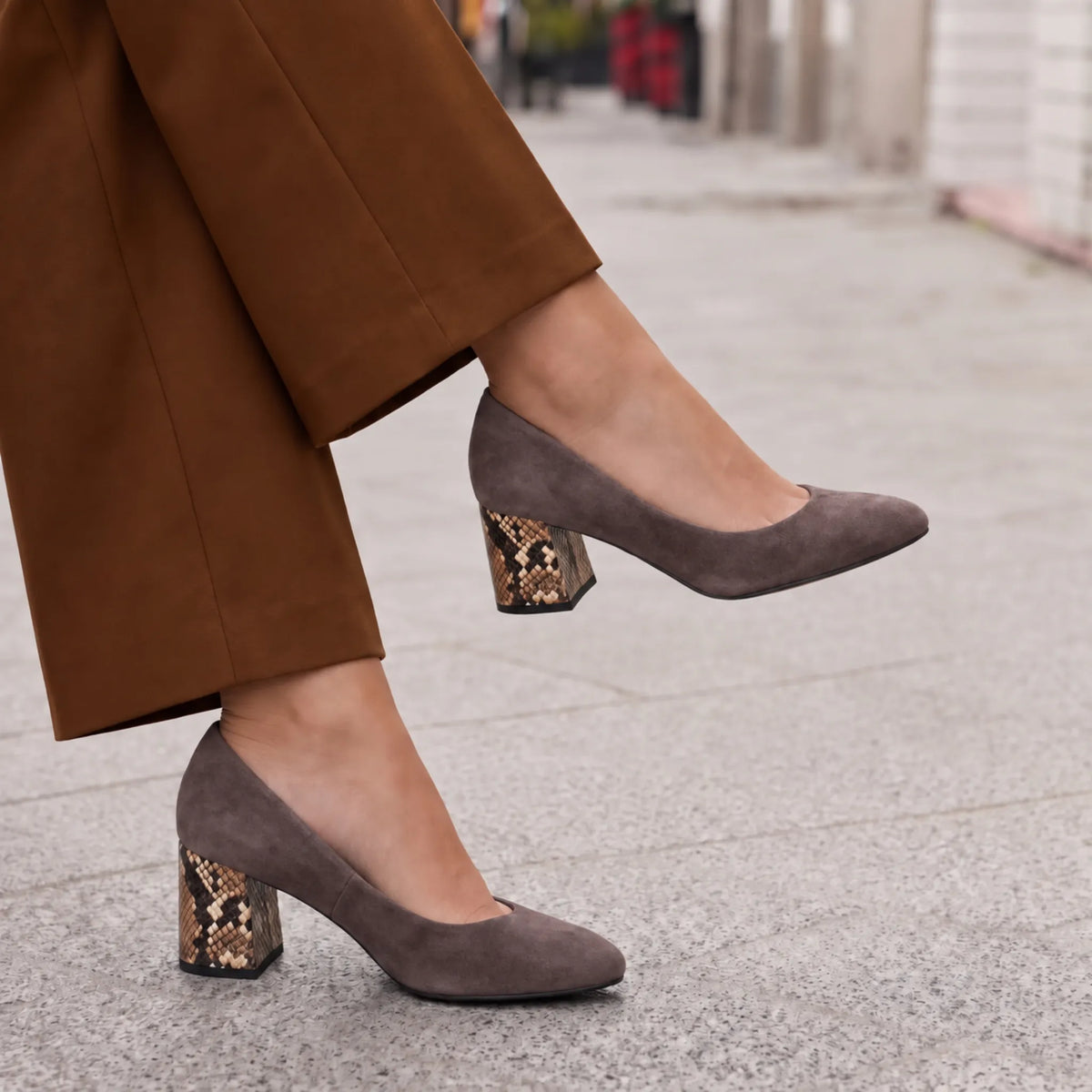 Rieker 44750 braon on foot