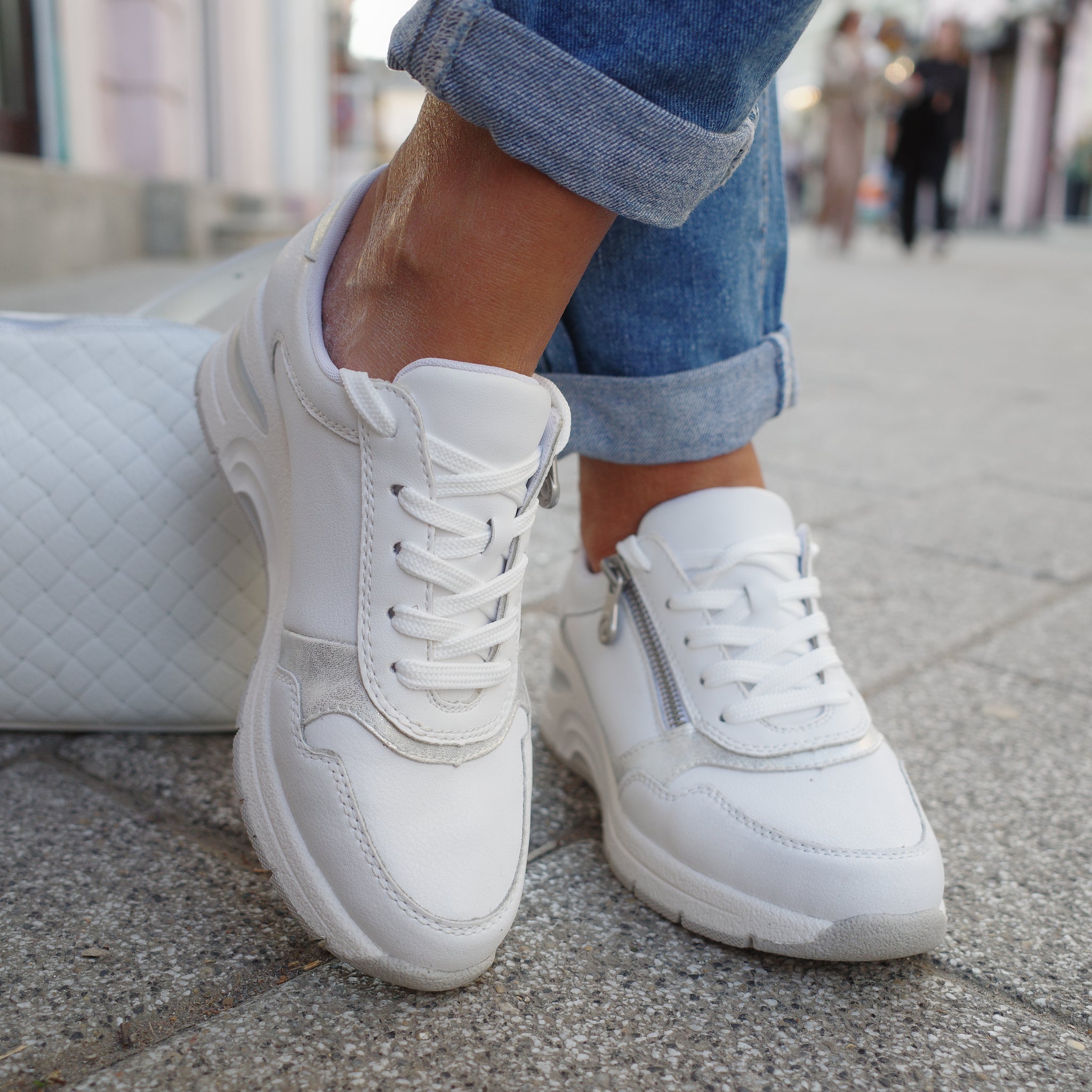 Rieker 9301 bela on foot 01