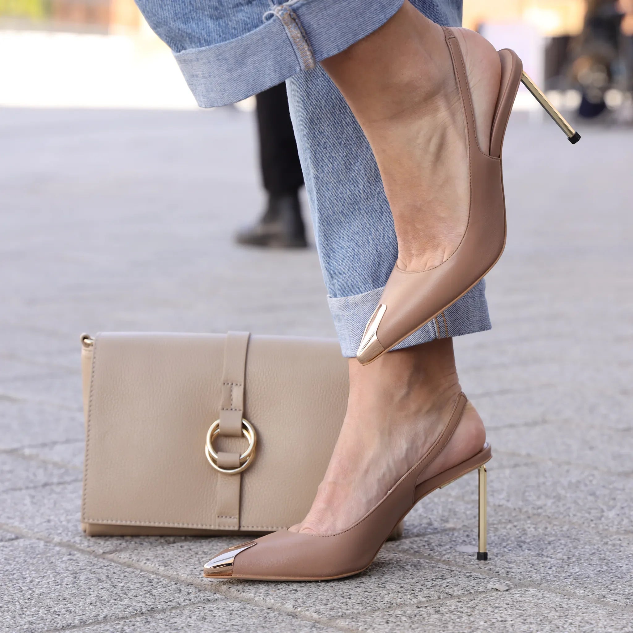 Sofia Baldi 4835 taupe on foot