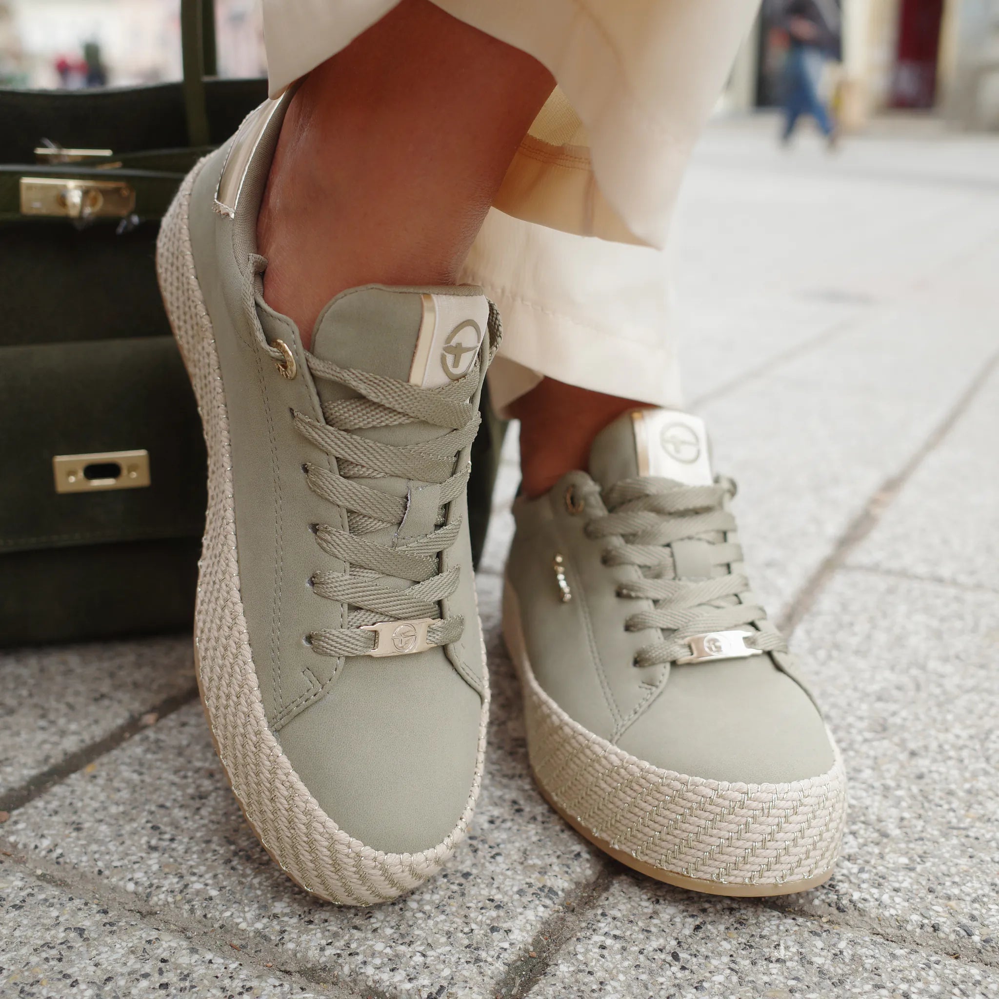 Tamaris 23713 zelena on foot 02
