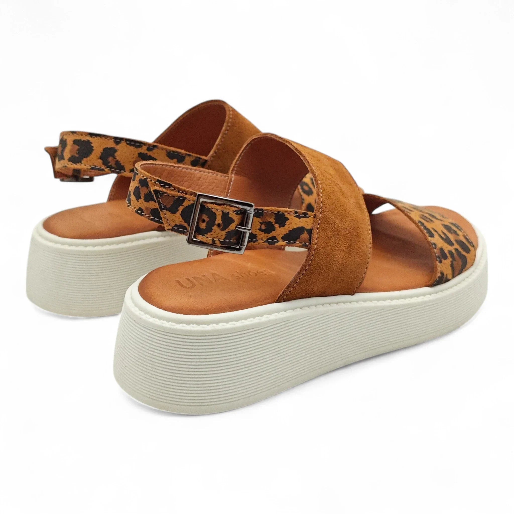 Una 7011714 smeđi leopard pogled straga