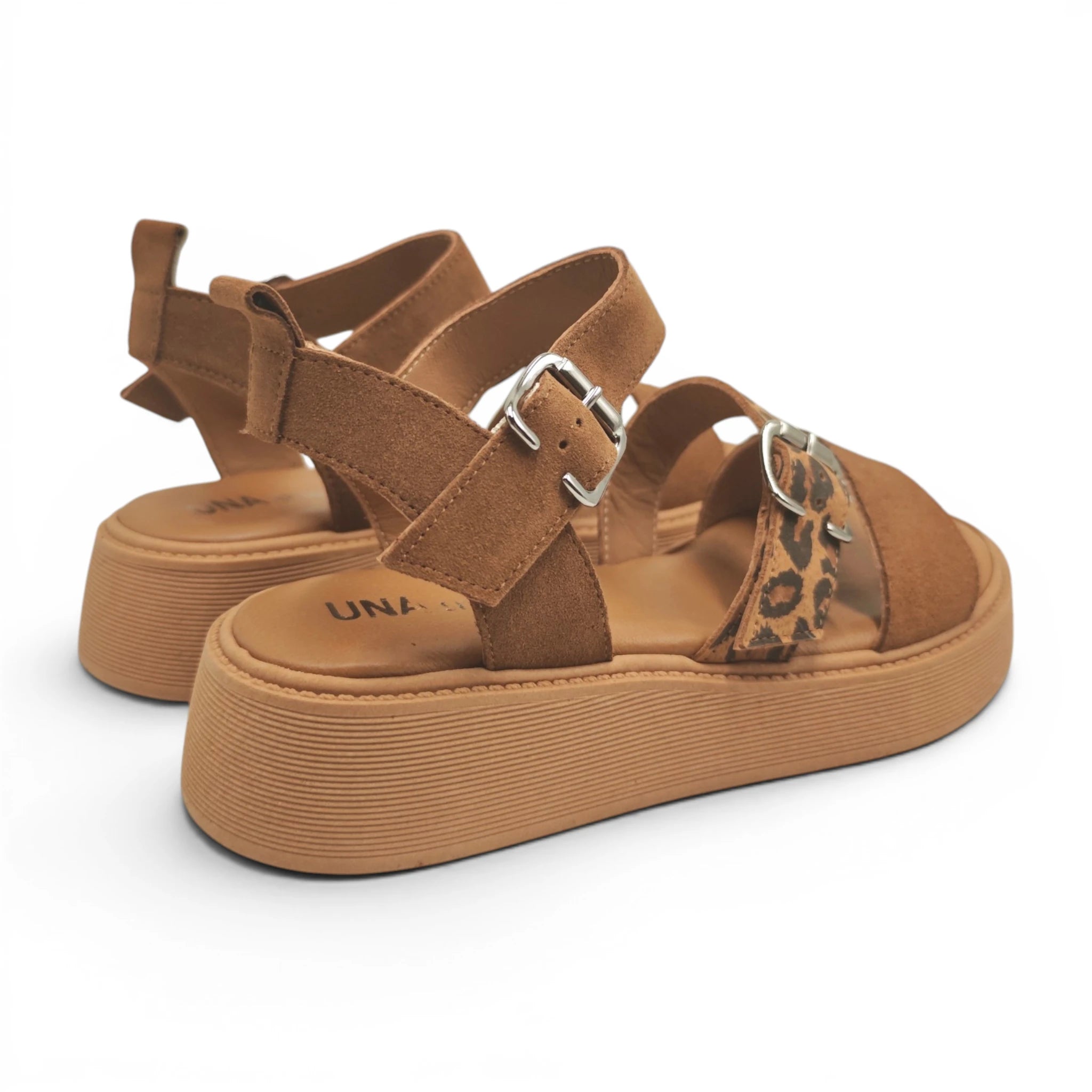 Una 7011721 leopard pogled straga